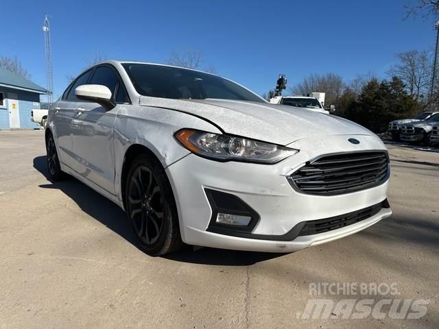 Ford Fusion Автомобілі