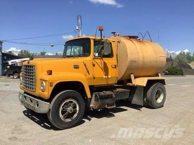 Ford L8000 Поливальні машини