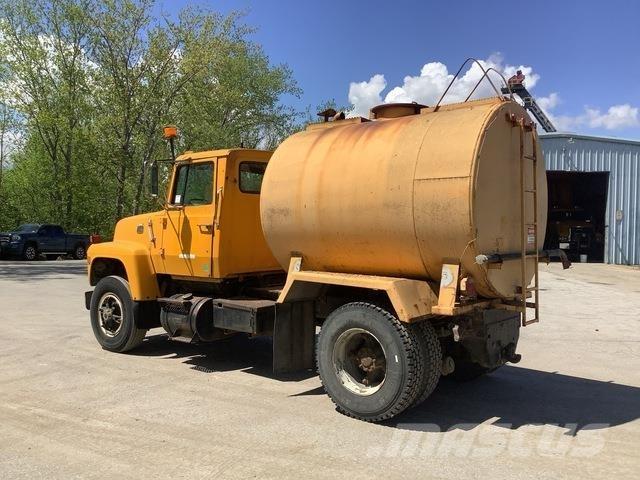 Ford L8000 Поливальні машини