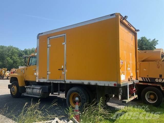 Ford L8000 Комунальні автомобілі / автомобілі загального призначення