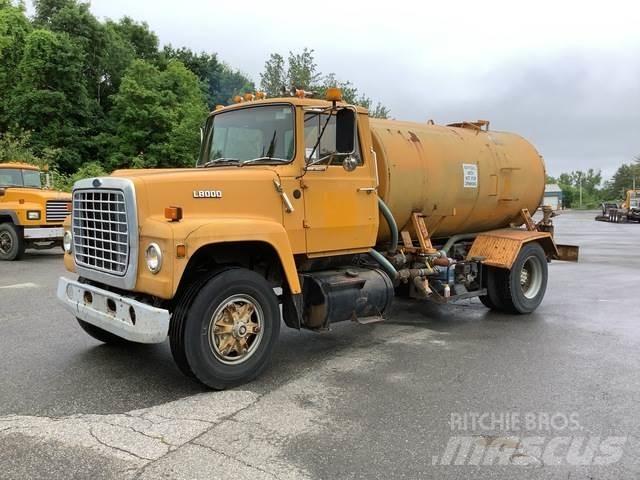 Ford L8000 Поливальні машини