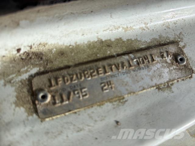 Ford L8000 Поливальні машини