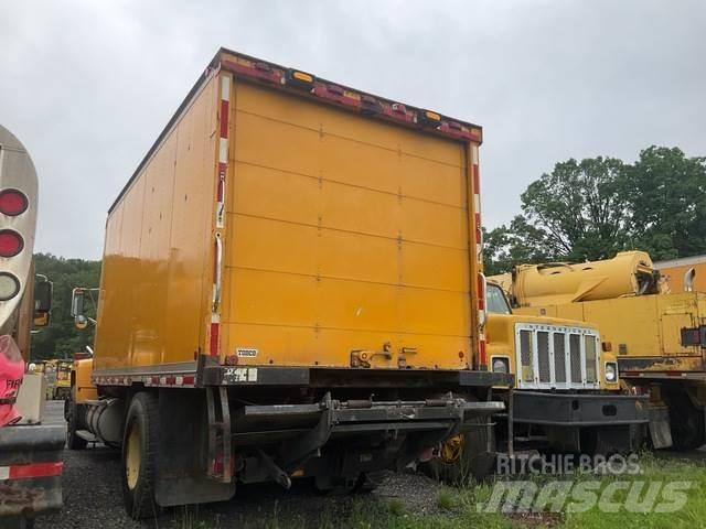 Ford L8000F Фургони