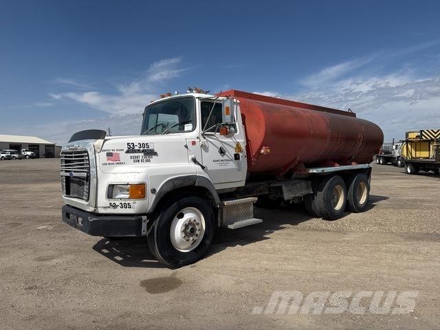 Ford L9000 Поливальні машини