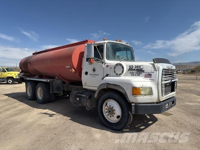 Ford L9000 Поливальні машини