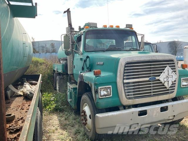 Ford L9000 Поливальні машини