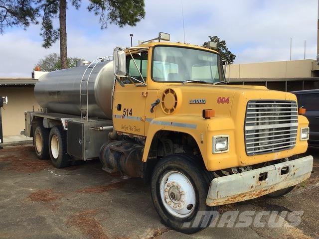 Ford L9000 Поливальні машини