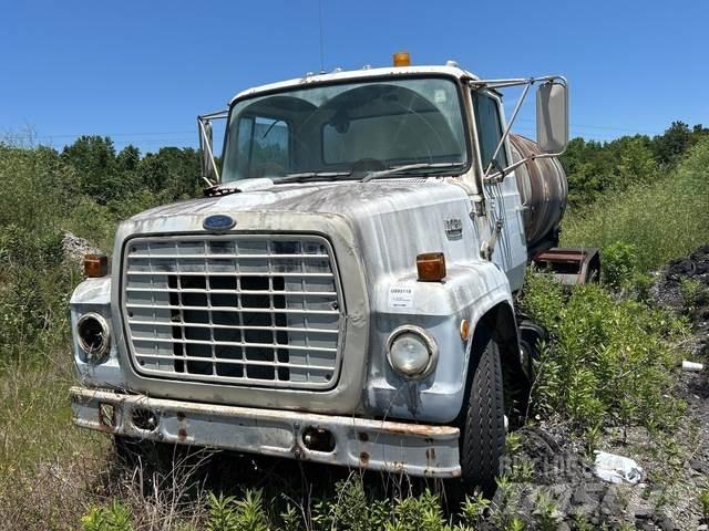 Ford LN7000 Поливальні машини