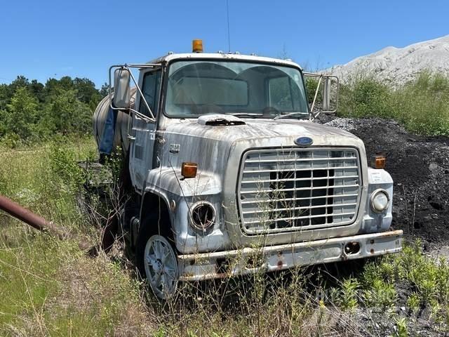 Ford LN7000 Поливальні машини