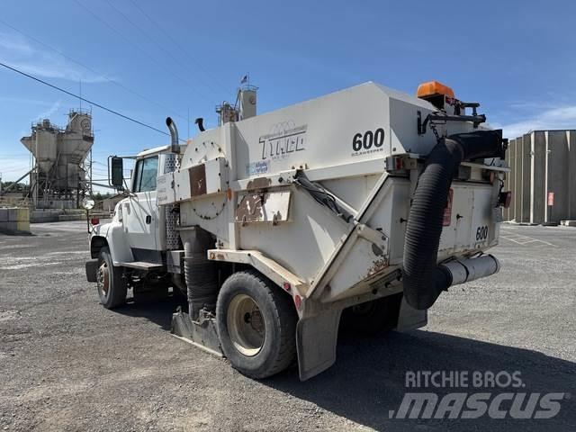Ford LN7000 Прибиральні машини