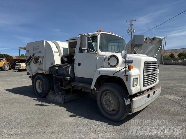 Ford LN7000 Прибиральні машини