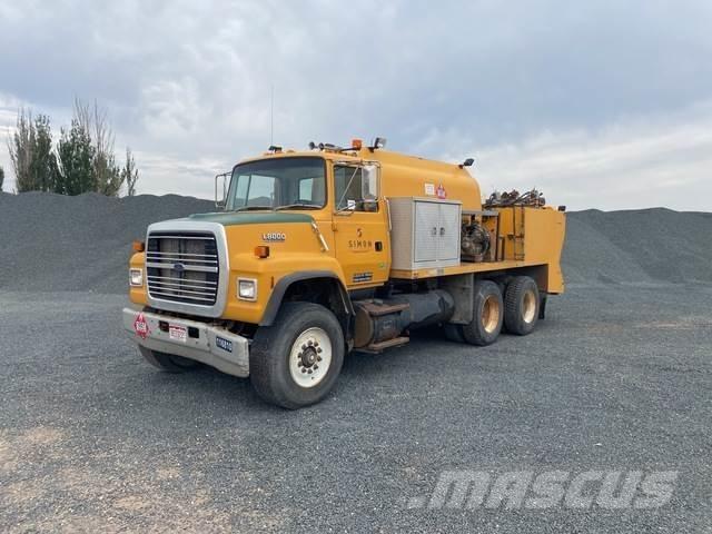 Ford LNT8000 Вантажівки-цистерни