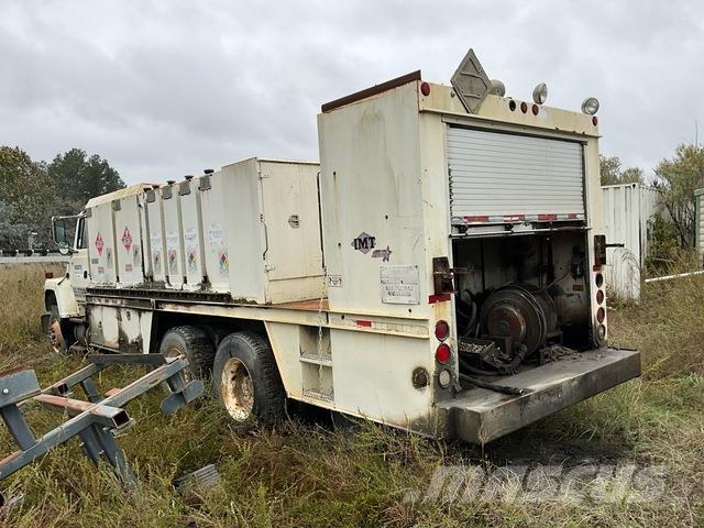 Ford LNT9000 Вантажівки-цистерни