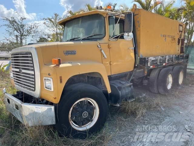 Ford LT8000 Поливальні машини