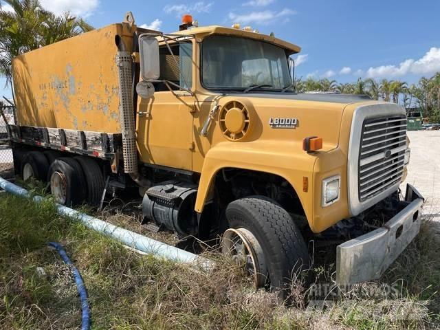 Ford LT8000 Поливальні машини