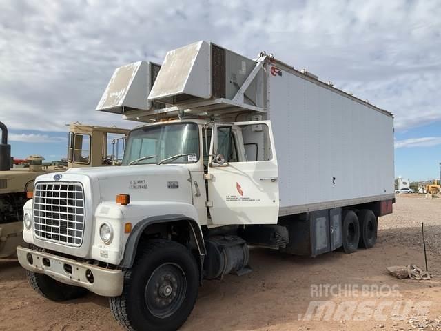 Ford LT8000 Панельні фургони