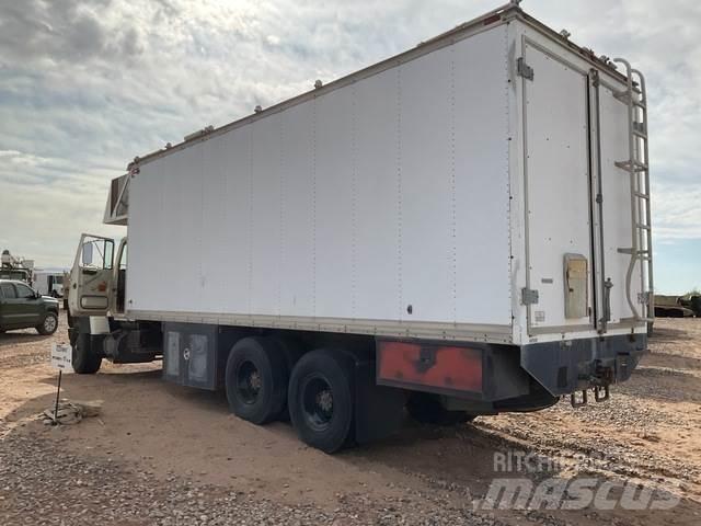 Ford LT8000 Панельні фургони