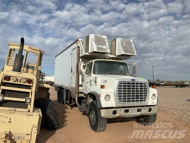 Ford LT8000 Панельні фургони