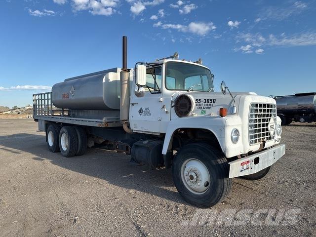 Ford LT8000 Вантажівки-цистерни