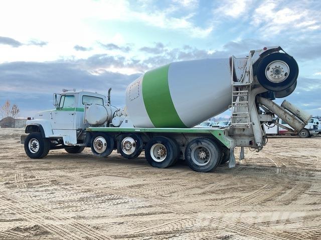 Ford LT9000 Вантажівки / спеціальні