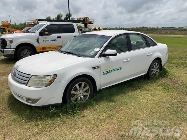 Ford Taurus Автомобілі