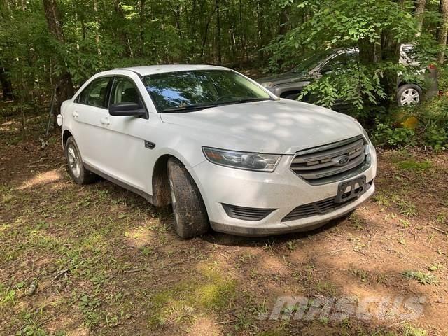 Ford Taurus Автомобілі