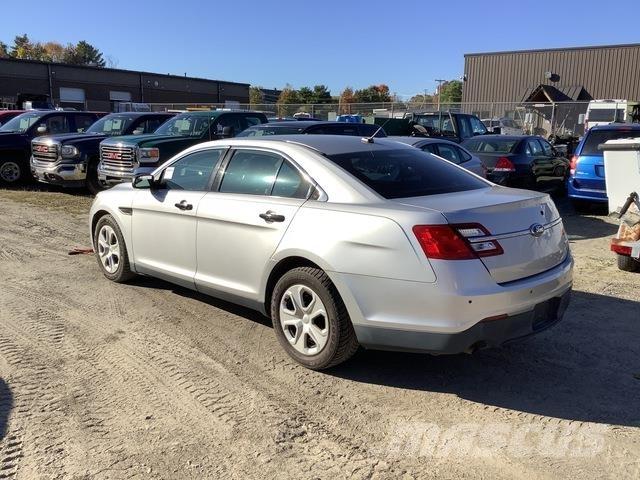 Ford Taurus Автомобілі