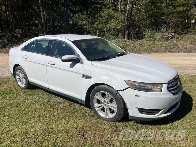 Ford Taurus Автомобілі