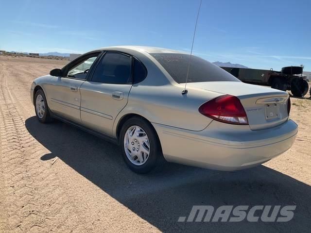 Ford Taurus SE Автомобілі