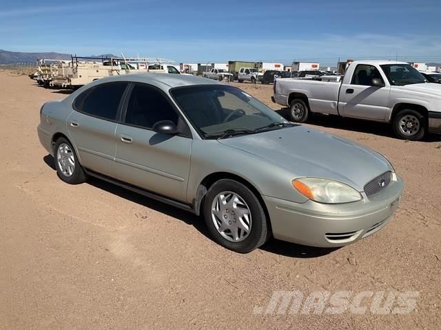 Ford Taurus SE Автомобілі