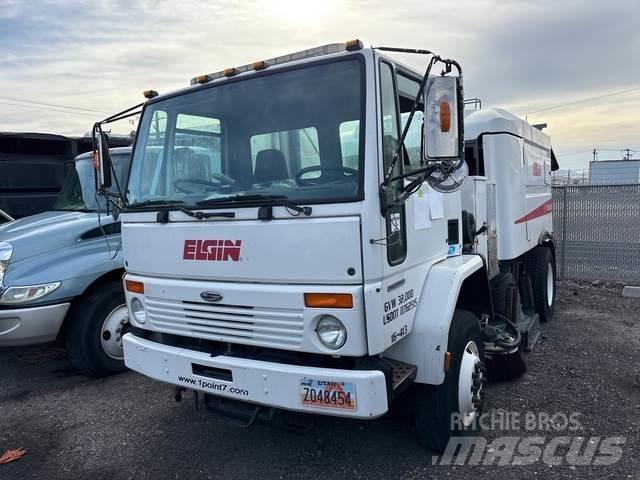 Freightliner  Прибиральні машини