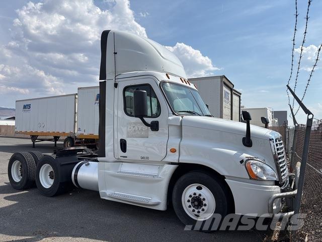 Freightliner  Тягачі