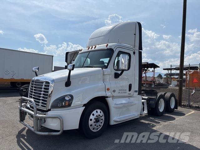 Freightliner  Тягачі