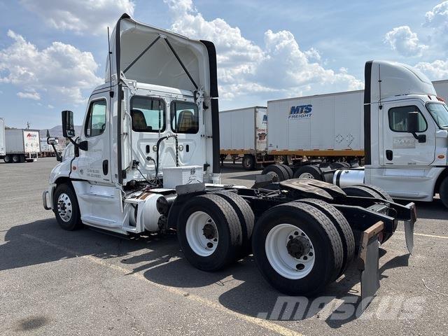Freightliner  Тягачі