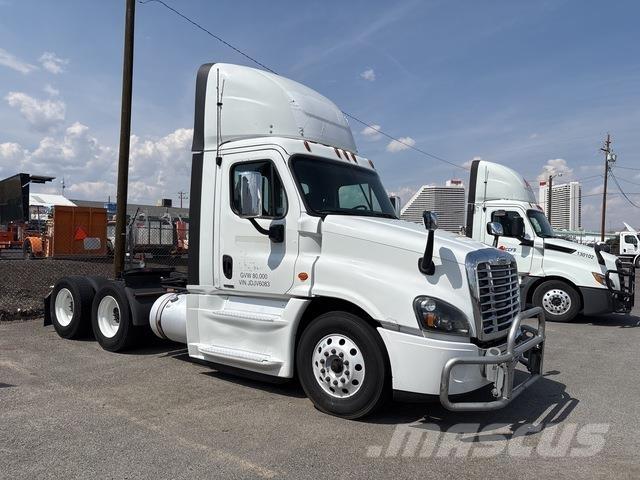 Freightliner  Тягачі