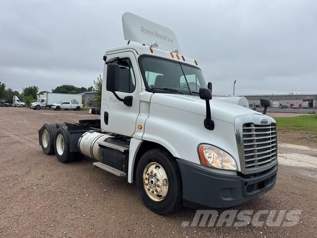 Freightliner  Тягачі