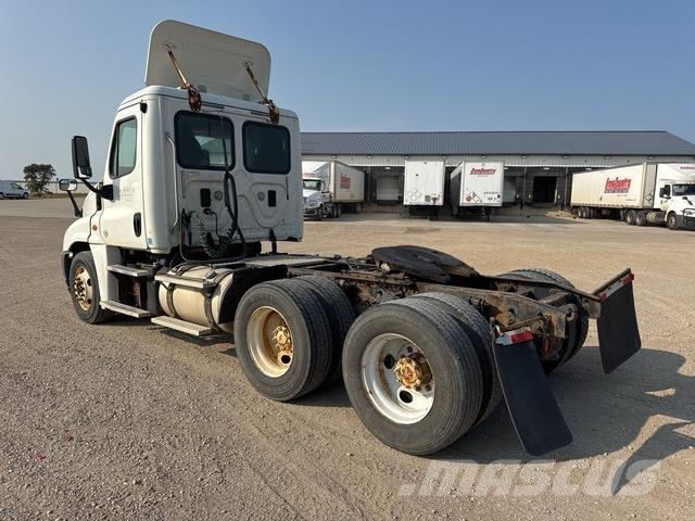 Freightliner  Тягачі
