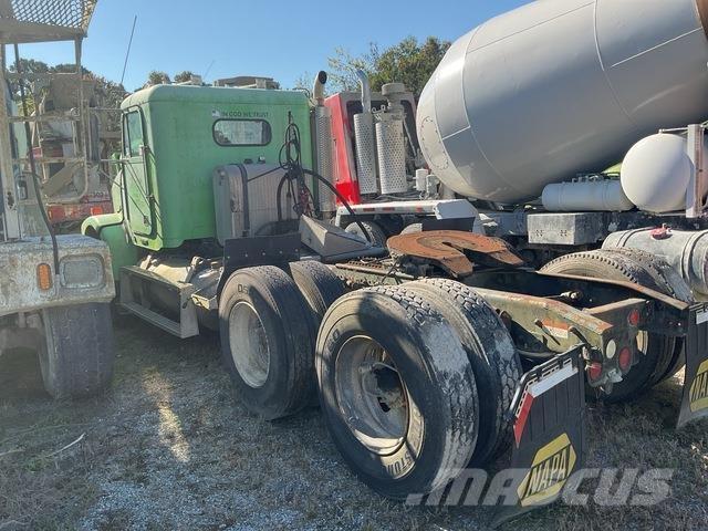 Freightliner  Тягачі