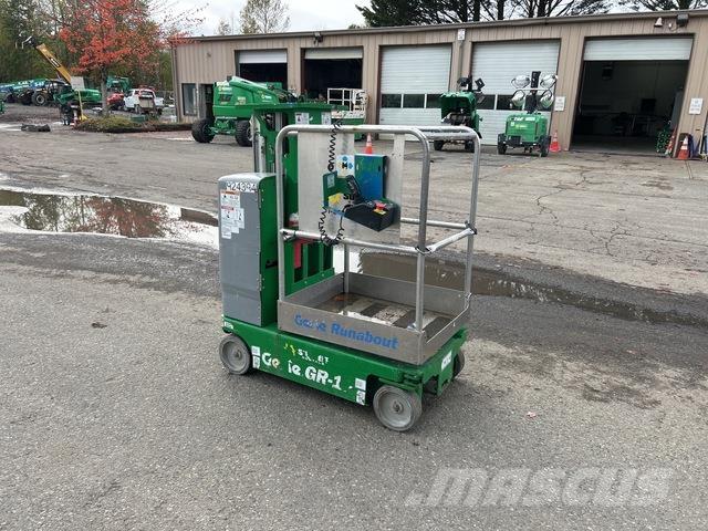 Genie GR-12 Вертикальні щоглові підйомники