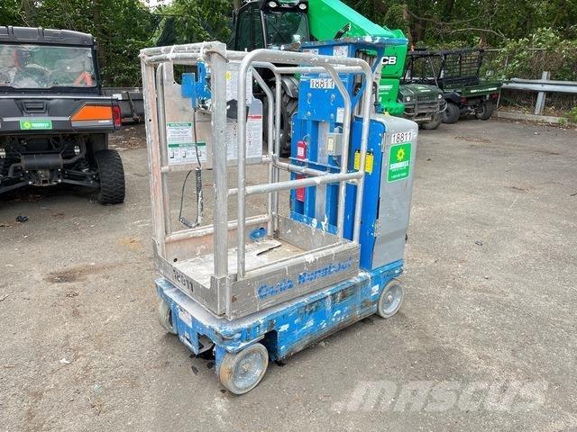 Genie GR-15 Вертикальні щоглові підйомники