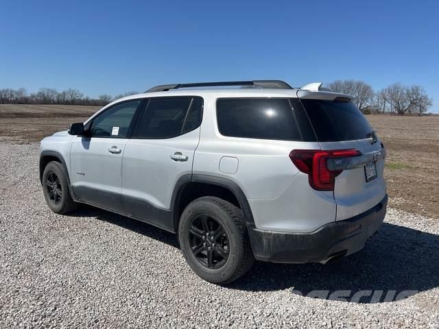 GMC Acadia Автомобілі