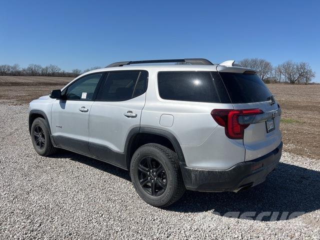 GMC Acadia Автомобілі