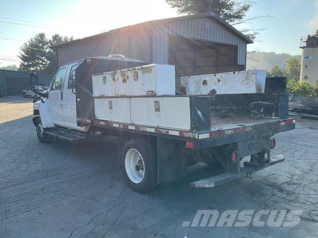 GMC C5500 Вантажівки-платформи/бокове розвантаження
