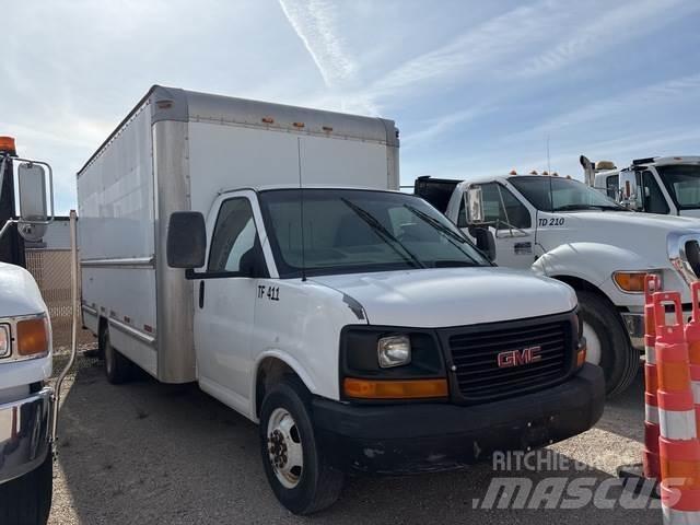 GMC Savana Фургони