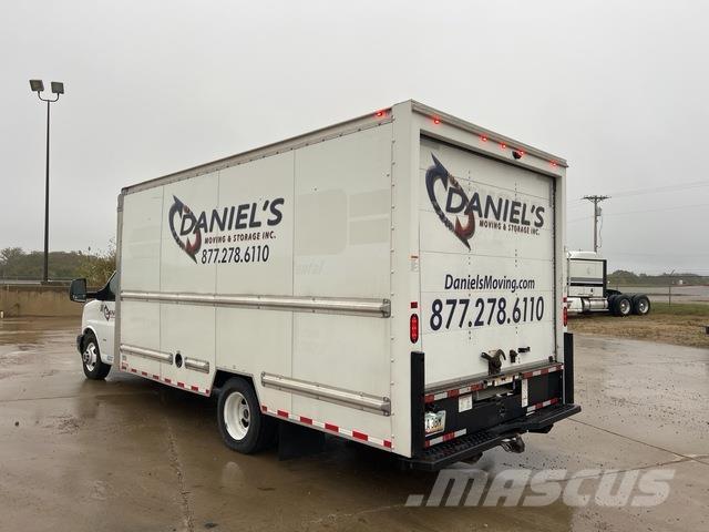 GMC Savana Фургони