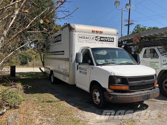 GMC Savana Фургони