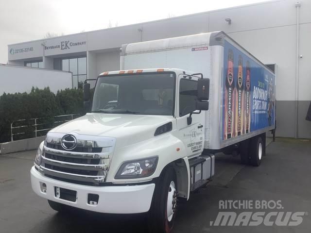 Hino 338 Фургони