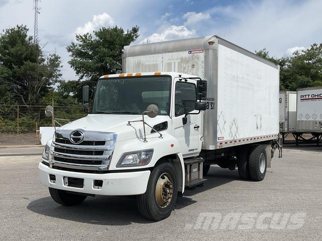 Hino 338 Фургони