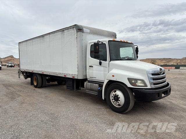 Hino 338 Фургони