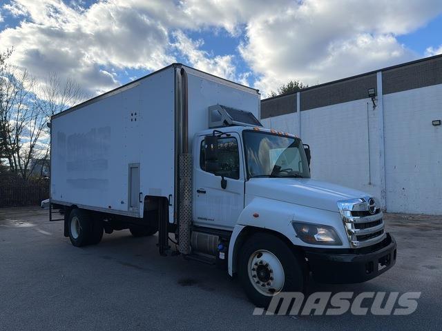 Hino 338 Фургони